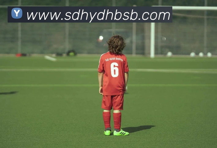 足球运动发散策略是否更适合弱队在强队面前创造机会